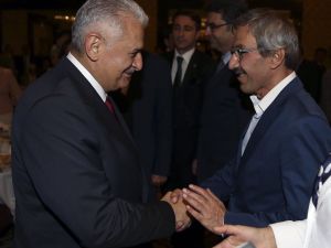 Yıldırım, eski AK Parti milletvekilleriyle iftarda buluştu