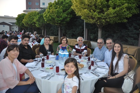 Yetiştirici Ailesi Bir Arada