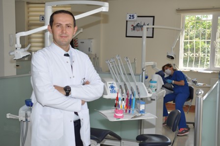 Diş fırçalamadaki yanlış yöntemler zarar veriyor