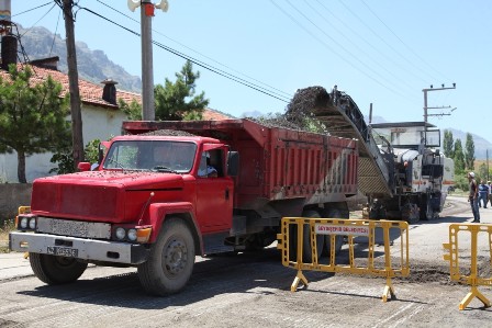Pınarbaşı’nda asfalt çalışmaları