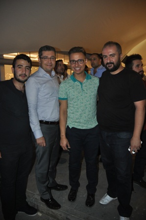 Murat Tunç arkadaşlarıyla birlikte