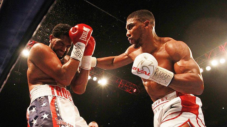 Dünya şampiyonu Joshua unvanını korudu