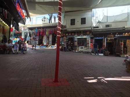 Kuşadası’nda esnaf zor günler geçiriyor