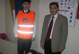 Yüzlerce öğrenciye kırtasiye yardımı