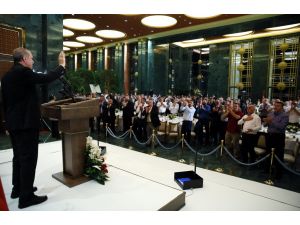 Erdoğan, esnaf ve vatandaşlarla iftarda bir araya geldi