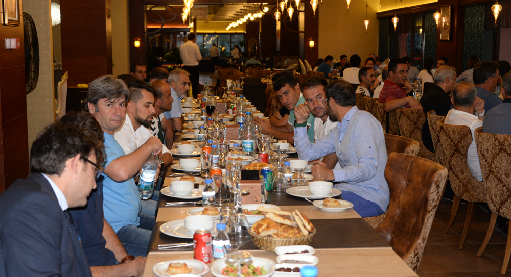 Yönetim, Alt yapıyla iftar yaptı