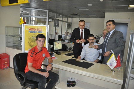 'Tebrik kartı bizden, güvenlik güçlerine göndermek sizden'