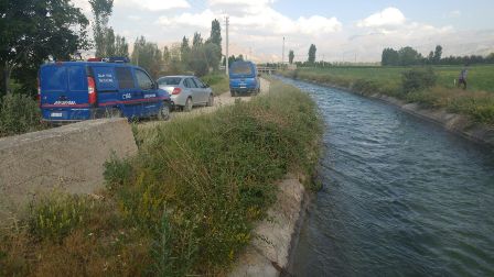 Kanala düşen Anne ve oğulları yaşam savaşı veriyor