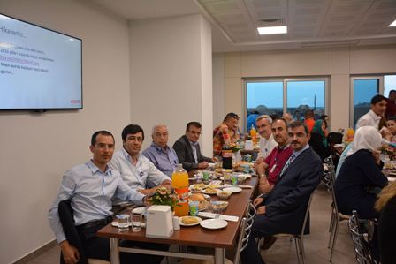 Medova Ailesi iftar yemeğinde bir araya geldi
