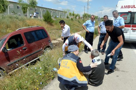 Tokat'ta hafif ticari araç sulama kanalına düştü: 2 yaralı