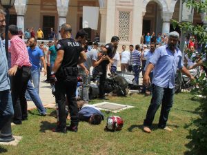 Camide "üzerimde bomba var" diye bağırdı