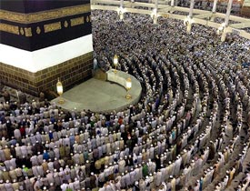 Kabe'de Kadir Gecesi izdihamı: 18 yaralı