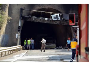 GÜNCELLEME - Bolu'da bariyere çarpan tır yandı: 5 ölü, 2 yaralı
