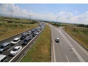 Yollarda bayram tatili yoğunluğu