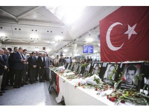 Erdoğan, Atatürk Havalimanı'ndaki taksicileri ziyaret etti