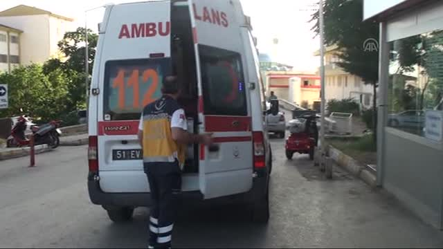 Aksaray'da otomobil bariyerlere çarptı: 5 Suriyeli...