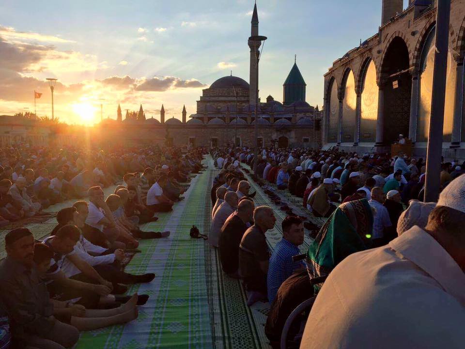 Konya Mevlana Meydanı'nda bıuluştu