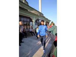 Fenerbahçeli futbolcular bayram namazında