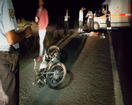 Otomobil motosiklete çarptı: 2 ölü