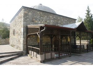 Tabduk Emre türbesine ziyaretçi akını