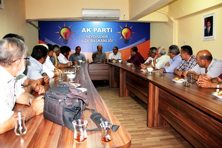 Tüfekci, muhtarlarla bir araya geldi