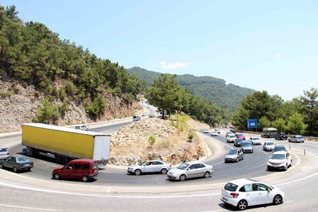 Turizm merkezlerindeki tatilciler dönüş yolunda