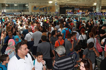 Atatürk Havalimanı'nda gurbetçi yoğunluğu