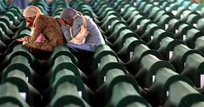 Srebrenitsa soykırımına farkındalık için "sessiz atlayış" yapıldı