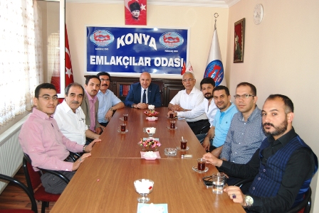 Emlakçılar bayramlaştı