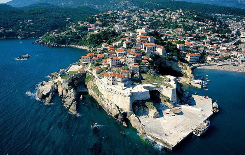 Karadağ'da genel seçim 16 Ekim'de yapılacak