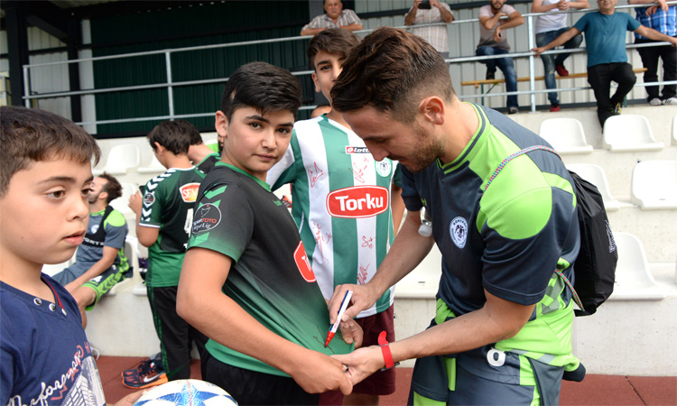 Taraftar, yalnız bırakmıyor