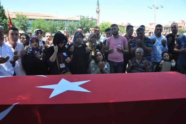 Şehit Uzman Çavuş Mustafa Altınel toprağa verildi