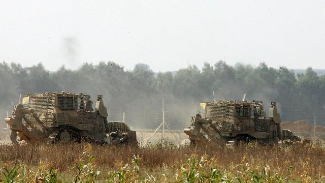 İsrail'in Golan Tepeleri'nde siper kazdığı iddia edildi