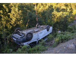 Kahramanmaraş'ta minibüs şarampole devrildi: 14 yaralı