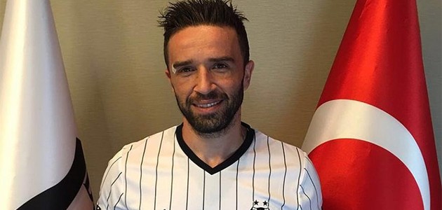 Beşiktaş'tan Gökhan Gönül'e imza töreni