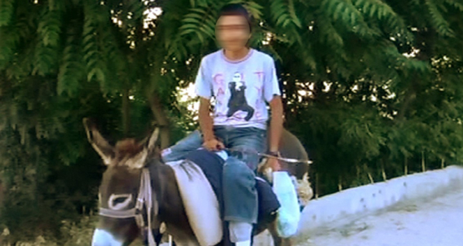 Eşekle şehirlerarası yolculuk yaparken bulundu