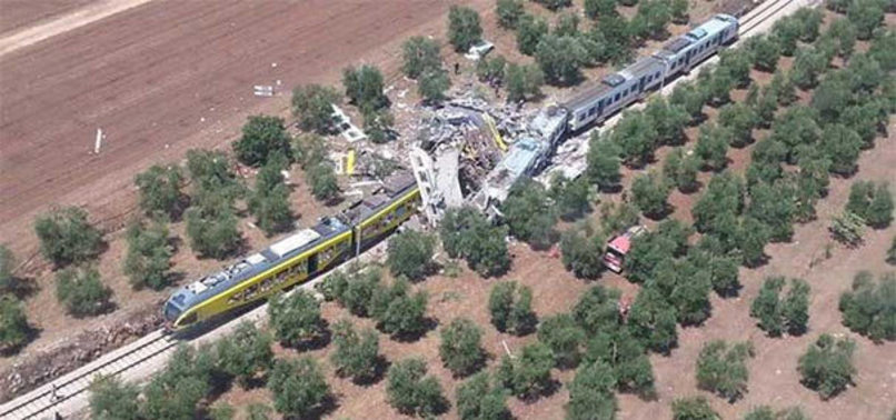 İtalya'da iki tren kafa kafaya çarpıştı: 10 ölü