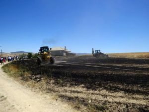 Yalıhüyük’te buğday ekili alanda yangın