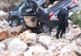 Tırla çarpıştı, sonra uçuruma yuvarlandı