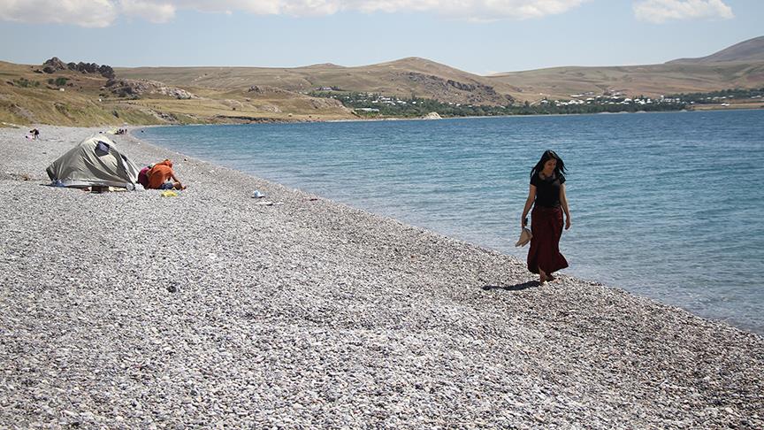 Mavi bayrak alan Van Gölü konuklarını bekliyor