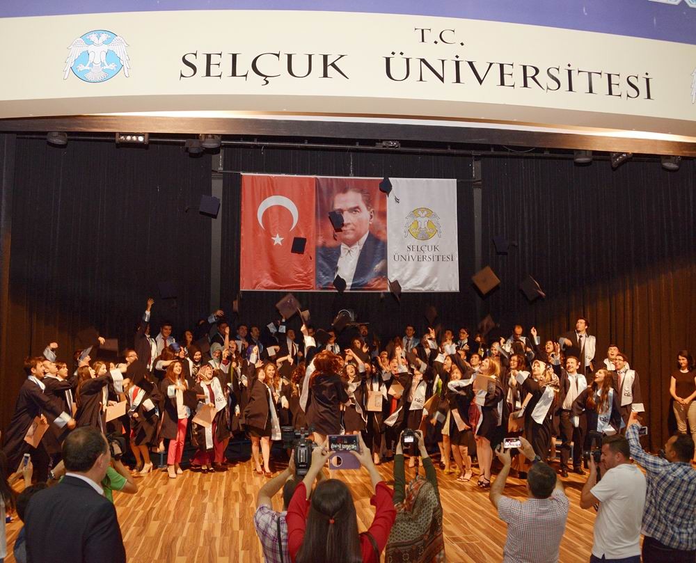 Diş hekimlerinin mezuniyet coşkusu