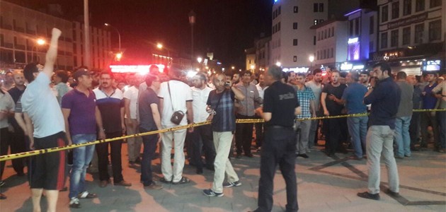 Konya dahil birçok ilde vatandaş kalkışmaya tepki için sokağa çıktı