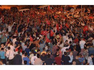 Türkiye darbe girişimine karşı ayakta