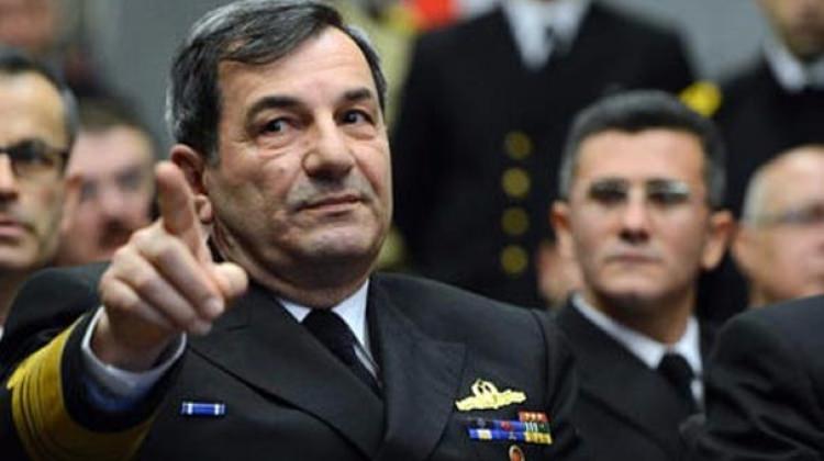 Donanma komutanı orada rehin tutuluyor!