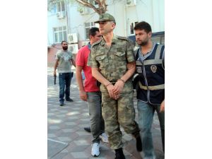 DÜZELTME - FETÖ'nün darbe girişimi başlıklı haberimizde, Manisa'da gözaltına alınan Merkez Komutanı Albay Murat Yılmaz'ın soyismi  "Yıldız" olarak yer almıştır. Haberimizi düzelterek yeniden yayımlıy