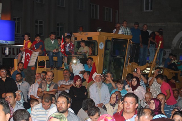 Beyşehir’de halk demokrasi nöbetinde