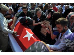 Demokrasi şehitleri son yolculuğuna uğurlanıyor