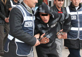 3 kişilik şebeke keşif yaparken yakalandı