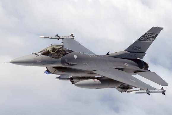 ABD'de F-16 askeri gösteri uçağı kaza yaptı