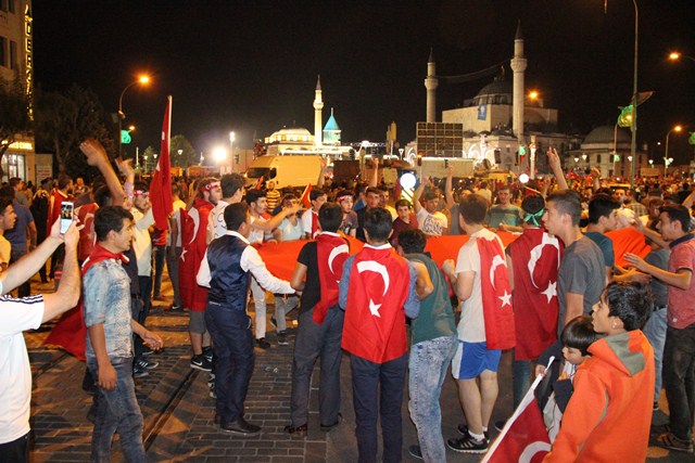 Konya'da darbe girişimine tepki dinmiyor